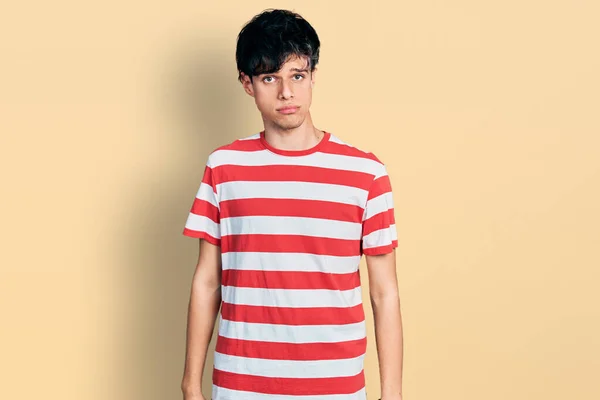 Pohledný Hipster Mladý Muž Neformální Pruhované Košili Sklíčený Strachující Úzkost — Stock fotografie