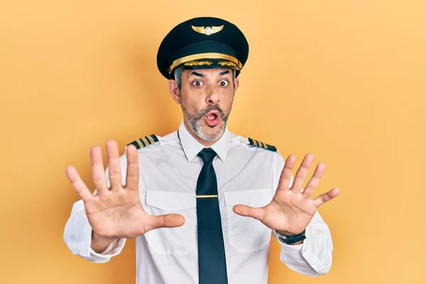 Handsome Middle Age Man Grey Hair Wearing Airplane Pilot Uniform — Stok fotoğraf