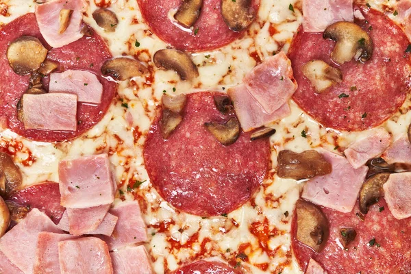 Läcker Italiensk Pizza Isolerad Vit Bakgrund — Stockfoto