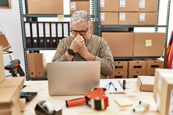 Hombre Caucásico Mayor Que Trabaja Comercio Electrónico Pequeñas Empresas Con — Foto de Stock