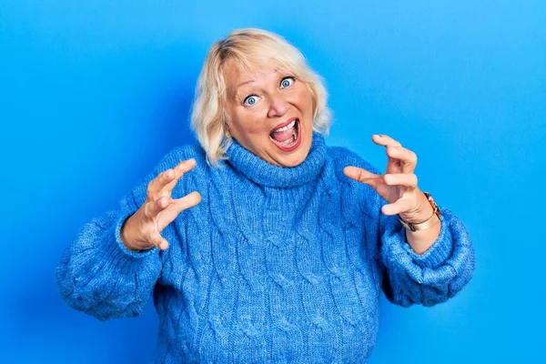 Blonde Frau Mittleren Alters Lässiger Kleidung Schreit Frustriert Vor Wut — Stockfoto