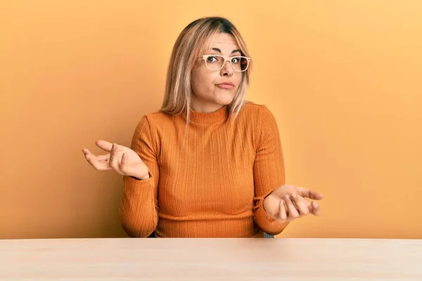 Young Caucasian Woman Wearing Casual Clothes Glasses Sitting Table Clueless — Stock Photo, Image