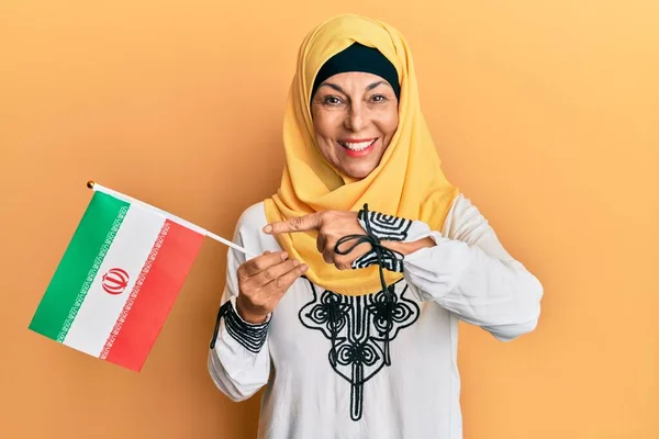 Middle Age Hispanic Woman Wearing Hijab Holding Iran Flag Smiling — Stock Photo, Image