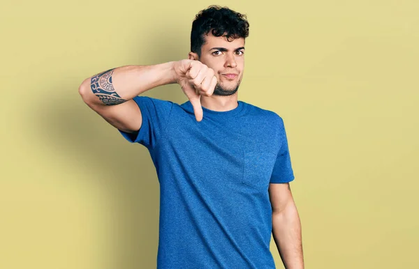 Young Hispanic Man Wearing Casual Shirt Looking Unhappy Angry Showing — Stock Photo, Image