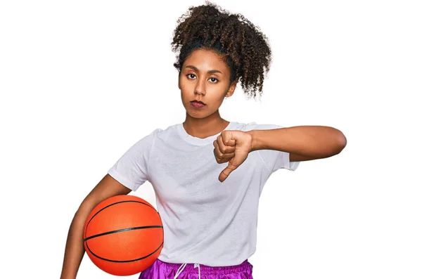 Young African American Girl Playing Baseball Holding Bat Ball Angry — Stock fotografie