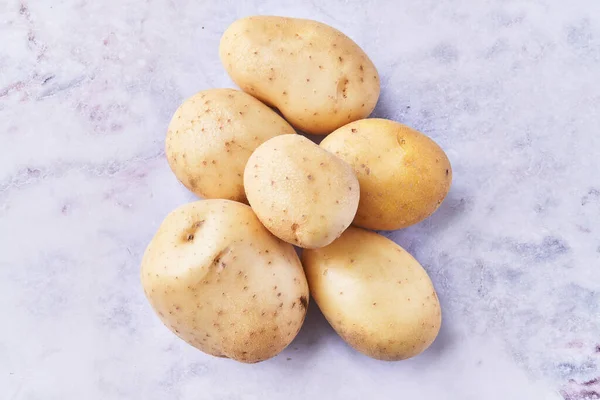 Manojo Las Patatas Sobre Superficie Mármol — Foto de Stock