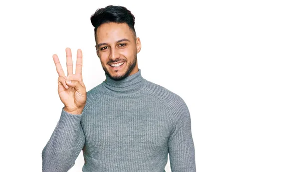 Mladý Arabský Muž Sobě Příležitostné Oblečení Ukazuje Ukazuje Prsty Číslo — Stock fotografie