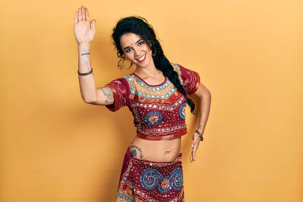 Geleneksel Dansçı Kostümü Giyen Genç Hintli Kadın Vücut Ellerle Dans — Stok fotoğraf