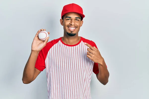 Hombre Afroamericano Joven Con Uniforme Béisbol Que Sufre Dolor Cabeza —  Fotos de Stock