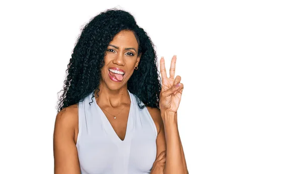 Afro Amerikaanse Vrouw Van Middelbare Leeftijd Die Casual Stijl Draagt — Stockfoto