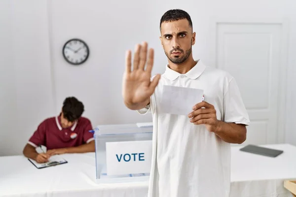 Young Hispanic Man Voting Putting Envelop Ballot Box Open Hand — стоковое фото