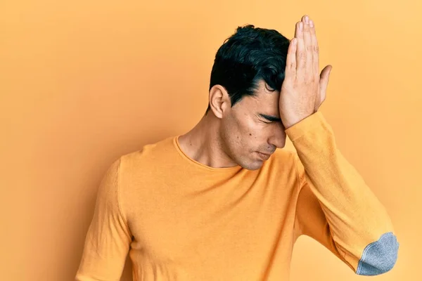 Handsome Hispanic Man Wearing Casual Clothes Surprised Hand Head Mistake — Stock Photo, Image