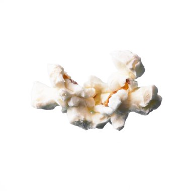  Beyaz arka planda izole edilmiş lezzetli tuzlu patlamış mısır.