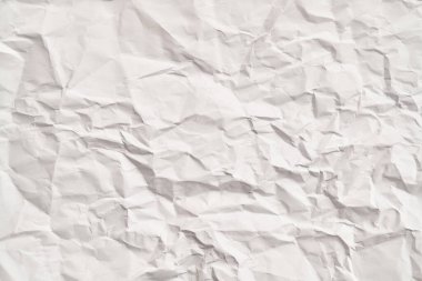 Kırışıklıkları olan beyaz buruşuk kağıt dokusu. Hasarlı ve yırtık çarşaf
