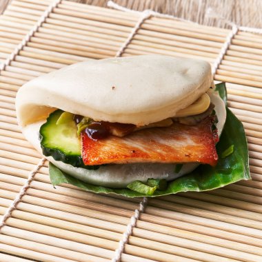  Tahta yüzeyde tek bao ekmeği