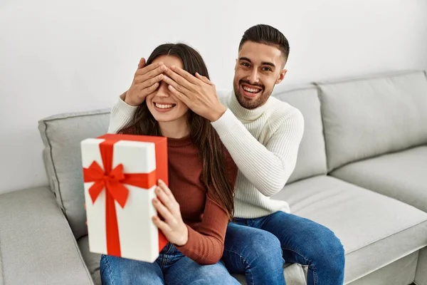 Young Hispanic Couple Smiling Happy Surprising Birthday Gift Home — Stock Photo, Image