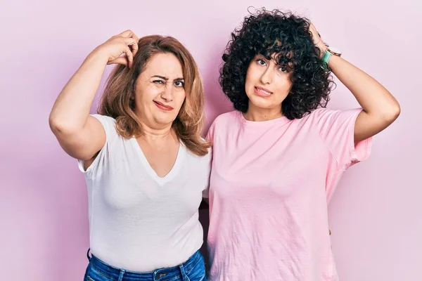 Middle East Mother Daughter Wearing Casual Clothes Confuse Wondering Question — Stock Photo, Image