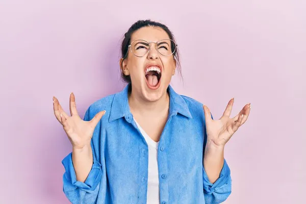 Young Hispanic Woman Wearing Casual Clothes Glasses Crazy Mad Shouting — Stock Photo, Image