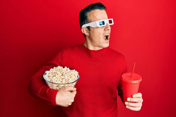 Handsome Young Man Eating Popcorn Soda Wearing Glasses Angry Mad — Stockfoto