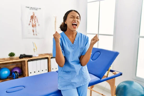 Beautiful Hispanic Physiotherapist Woman Pain Recovery Clinic Excited Success Arms — Stockfoto