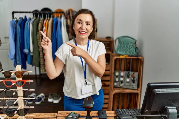Beautiful Middle Age Hispanic Woman Working Manager Retail Boutique Smiling — Fotografia de Stock