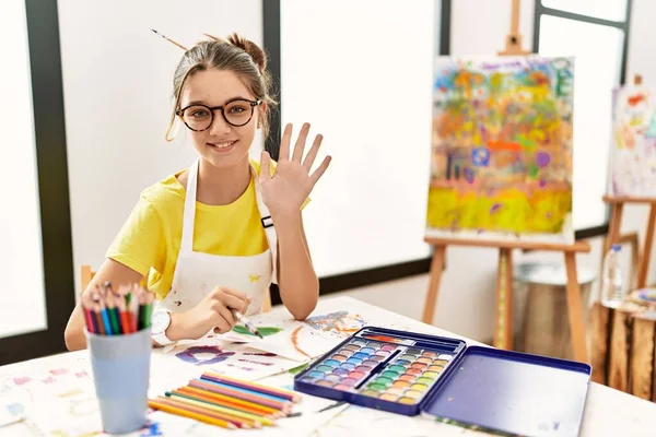 Young Brunette Teenager Art Studio Waiving Saying Hello Happy Smiling — Stock Photo, Image