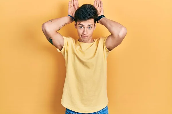 Young Hispanic Man Wearing Casual Yellow Shirt Doing Bunny Ears — Foto Stock