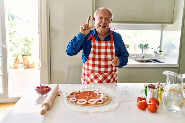 Senior Man Grey Hair Cooking Pizza Home Kitchen Pointing Finger —  Fotos de Stock