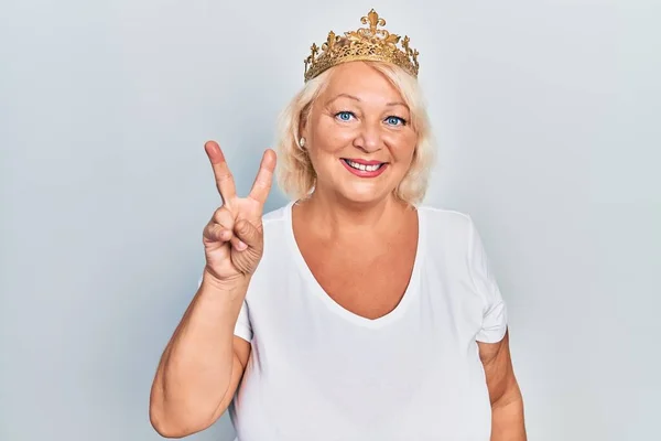 Middle Age Blonde Woman Wearing Queen Crown Smiling Happy Face — Stock Photo, Image