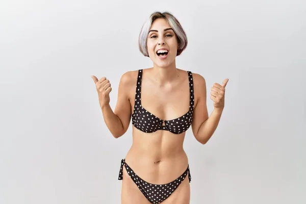 Junge Schöne Frau Trägt Badeanzug Über Isoliertem Hintergrund Erfolgszeichen Tun — Stockfoto