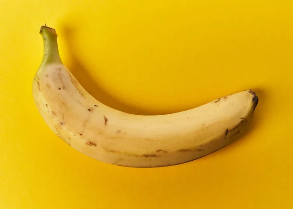 Single Banana Yellow Background — Stock Photo, Image