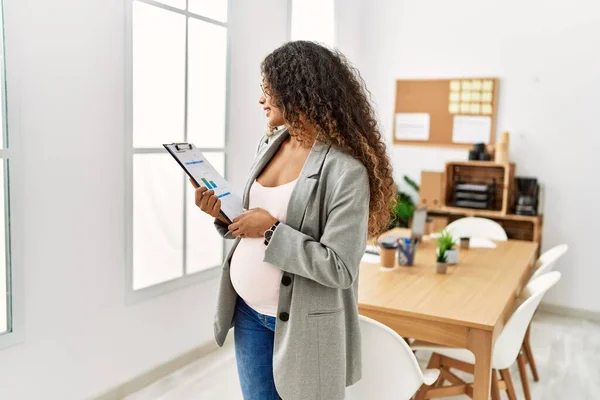 Young Latin Woman Pregnant Smiling Confident Holding Clipboard Office — Stock Photo, Image