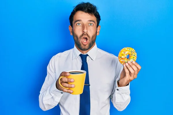 Handsome Business Man Beard Eating Doughnut Drinking Coffee Afraid Shocked — Φωτογραφία Αρχείου