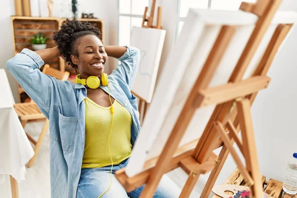 Young African American Artist Woman Smiling Happy Drawing Art Studio — Stock Photo, Image