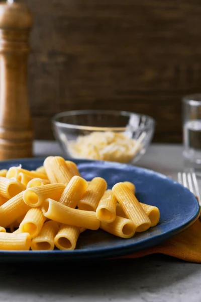 Plåt Makaroner Italiensk Pasta Betongyta — Stockfoto