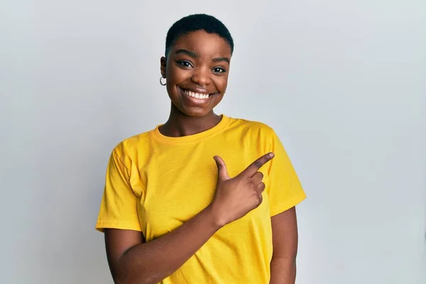 Young African American Woman Wearing Casual Yellow Shirt Smiling Cheerful — Photo