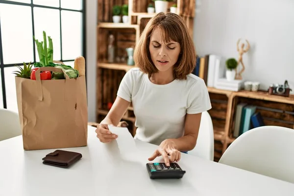 Young Caucasian Woman Doing Accounting Groceries Purchase Home — Stock Photo, Image
