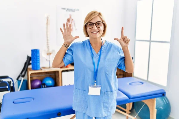 Middle Age Blonde Woman Working Pain Recovery Clinic Showing Pointing — Stockfoto