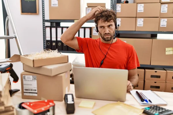 Young Hispanic Call Center Agent Man Working Warehouse Confuse Wondering — 图库照片