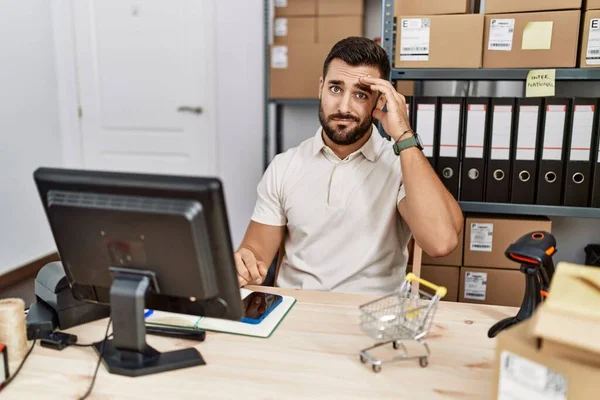 Handsome Hispanic Man Working Small Business Commerce Worried Stressed Problem — Stockfoto