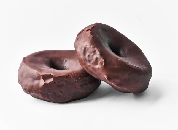 Twee Heerlijke Chocolade Donuts Geïsoleerd Een Witte Achtergrond — Stockfoto