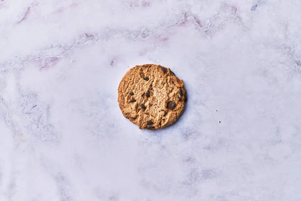 Biscoito Chocolate Delicioso Uma Mesa Mármore — Fotografia de Stock