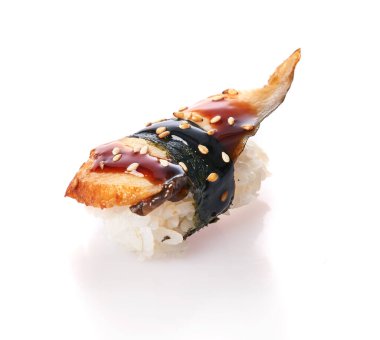  Tek unagi nigiri sushi beyaz arka planda izole edilmiş.