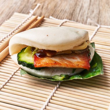  Tahta yüzeyde tek bao ekmeği