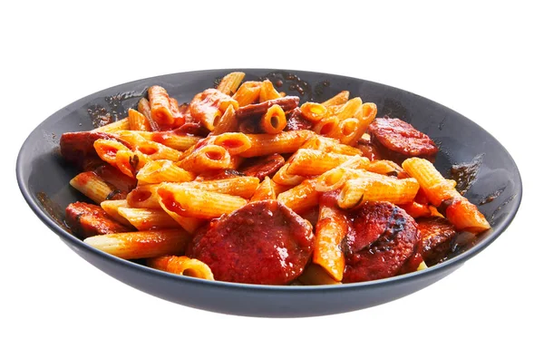 Placa Con Macarrones Italianos Con Pepperoni Salsa Tomate Aislados Sobre — Foto de Stock