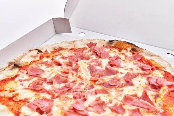 Pizza Italiana Jamón Simple Caja Aislada Sobre Fondo Blanco — Foto de Stock