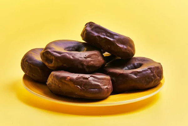 Plate Chocolate Doughnuts Yellow Background — Stock Photo, Image