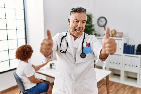 Middle Age Doctor Man Clinic Patient Approving Doing Positive Gesture — Fotografia de Stock