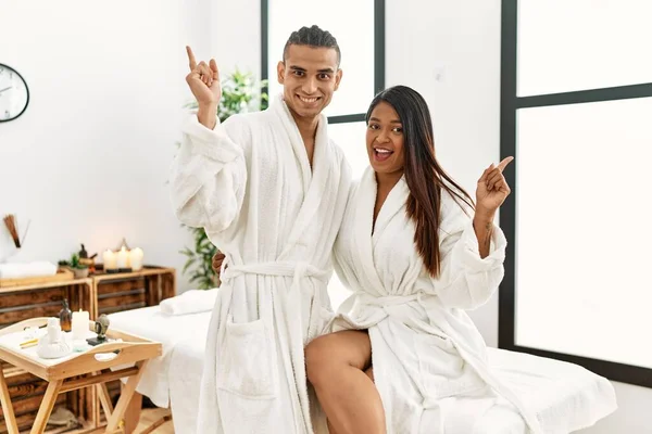 Young Latin Couple Wearing Towel Standing Beauty Center Big Smile — Stockfoto