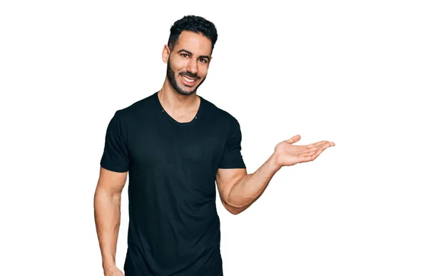 Hispanic Man Beard Wearing Casual Black Shirt Smiling Cheerful Presenting — 图库照片